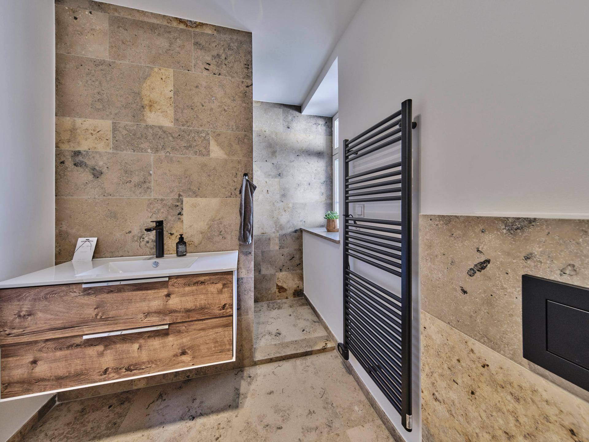 Altbau trifft Moderne: Stilvolle 3-Zimmer-Wohnung in bester Lage - Ansicht 5