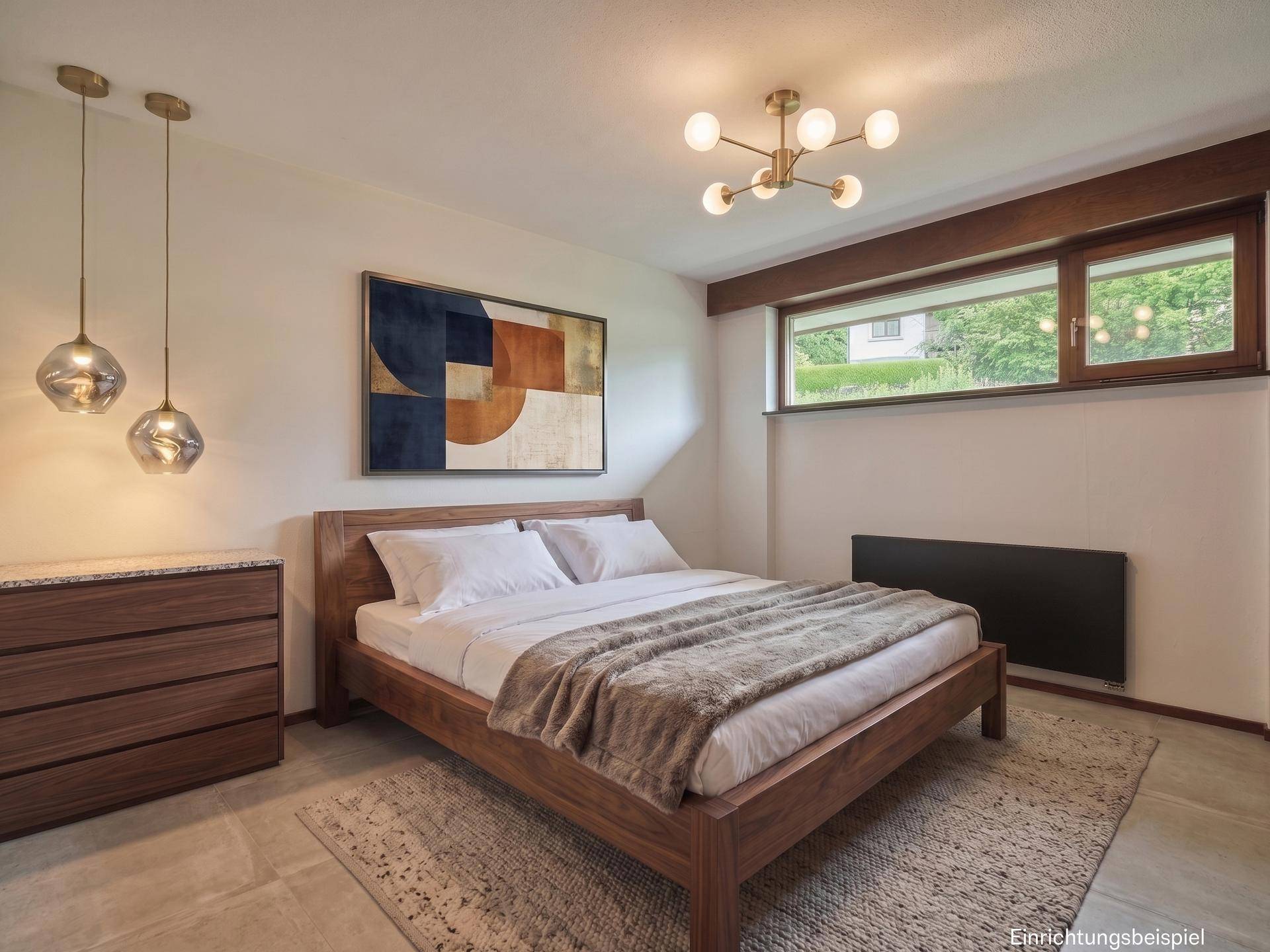 Modernes Schlafzimmer mit Holzbett und Nachttisch, hell beleuchtet durch ein großes Fenster.