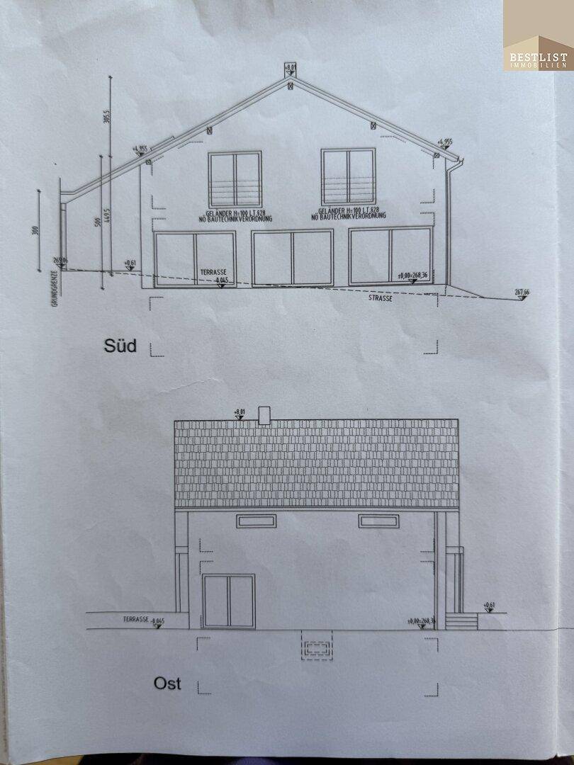Süd- und Ostansicht des Gebäudes mit Fenstern, Türen und Dachform.