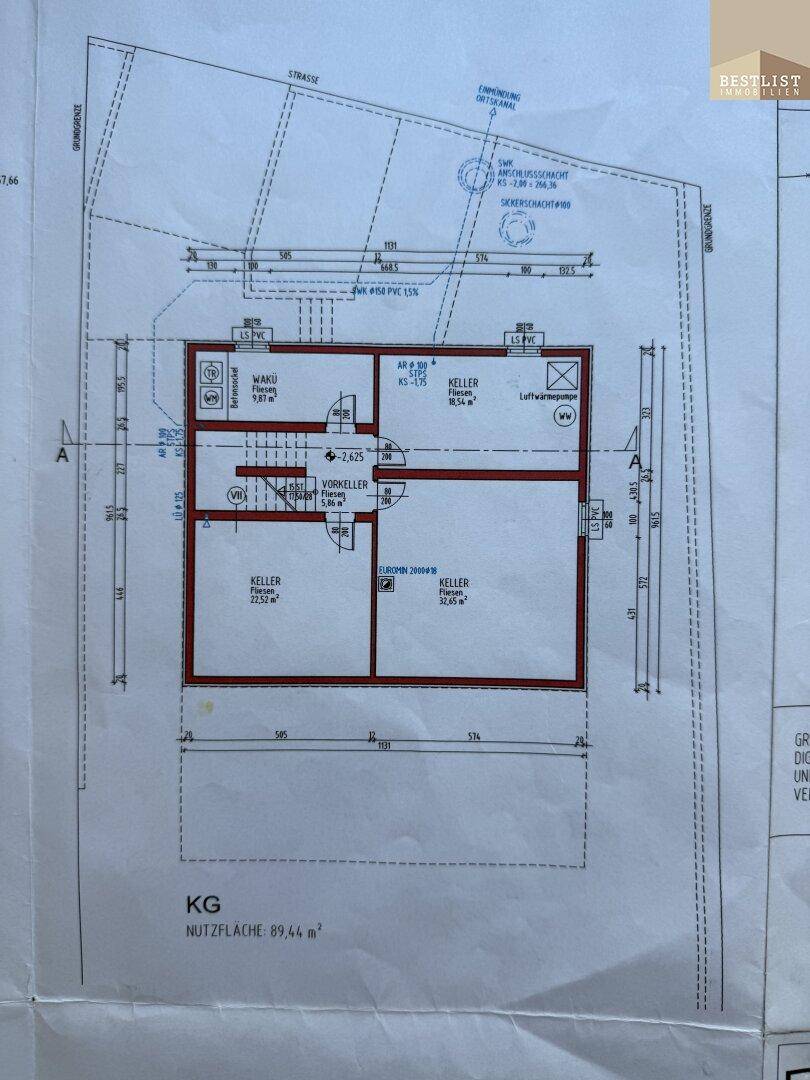 Grundriss des Kellergeschosses mit mehreren Kellerräumen und einem Waschküchenbereich.