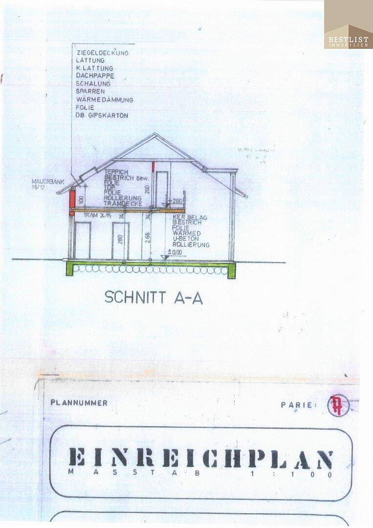 Schnittzeichnung A-A des Gebäudes mit Dachkonstruktion und Raumhöhen.