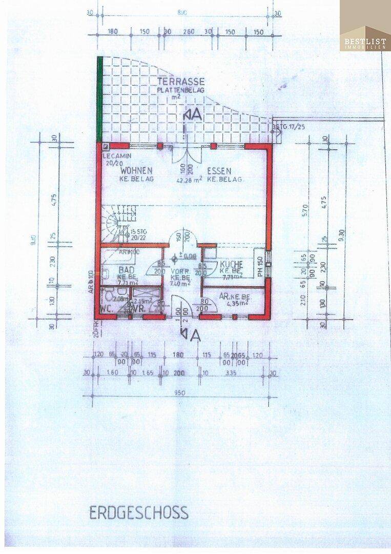 Grundriss des Erdgeschosses mit Wohn-, Ess- und Küchenbereich sowie Terrasse.