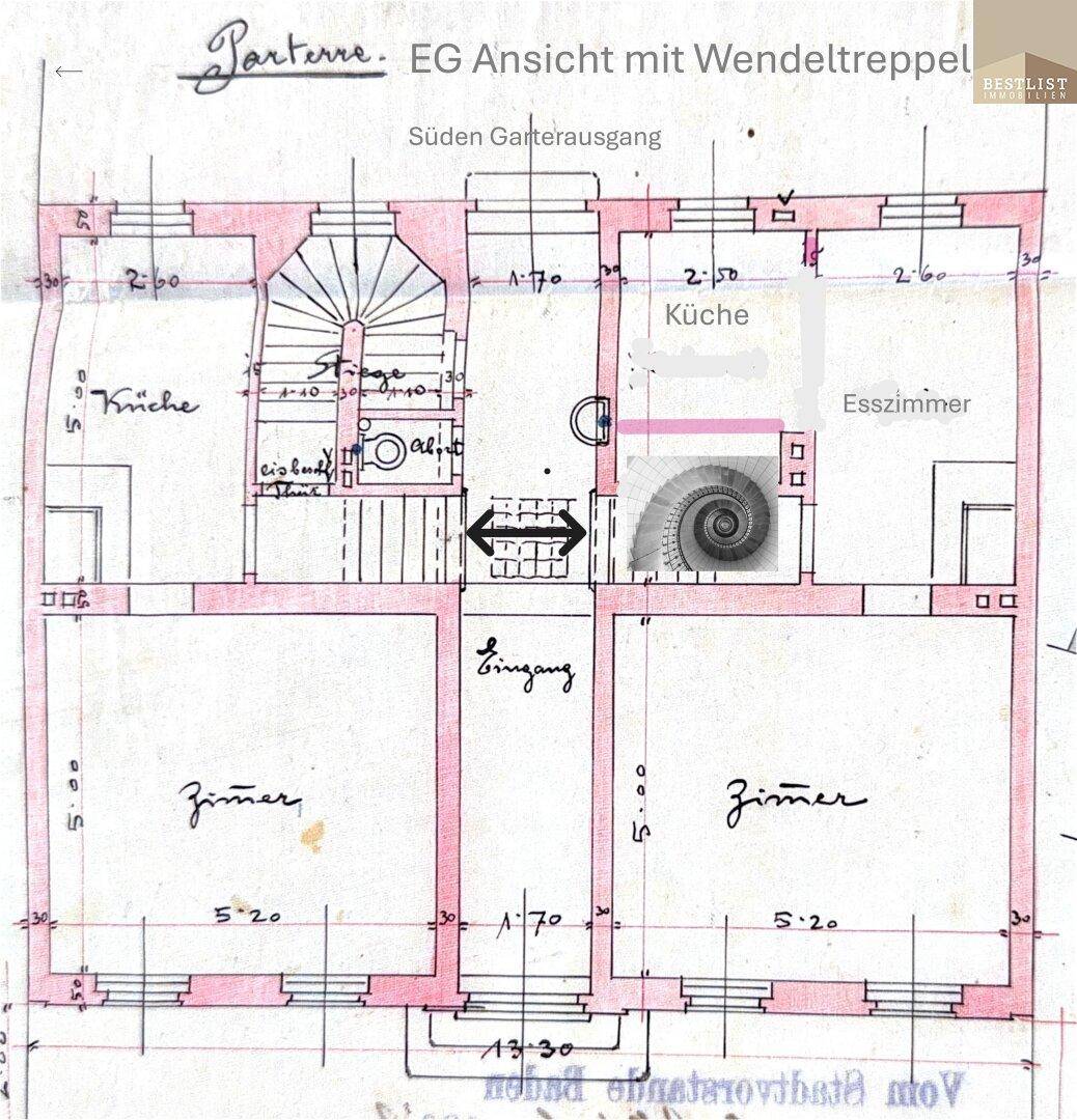Grundriss des Erdgeschosses mit Küche, Esszimmer und Wendeltreppe.