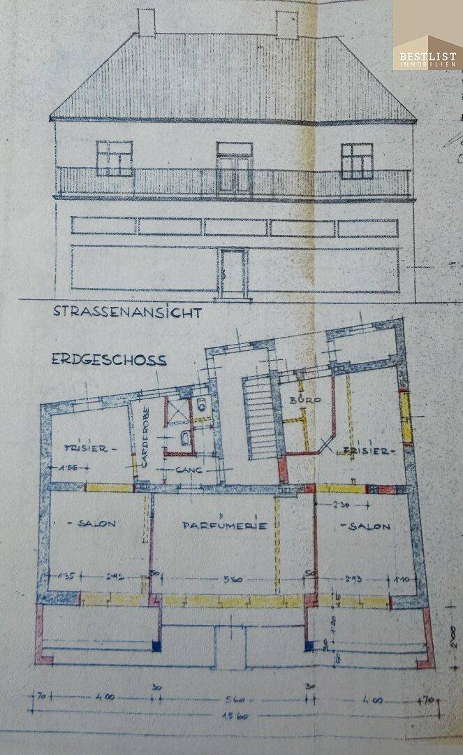 Historischer Grundriss des Erdgeschosses mit Ladenflächen und Straßenansicht des Gebäudes.