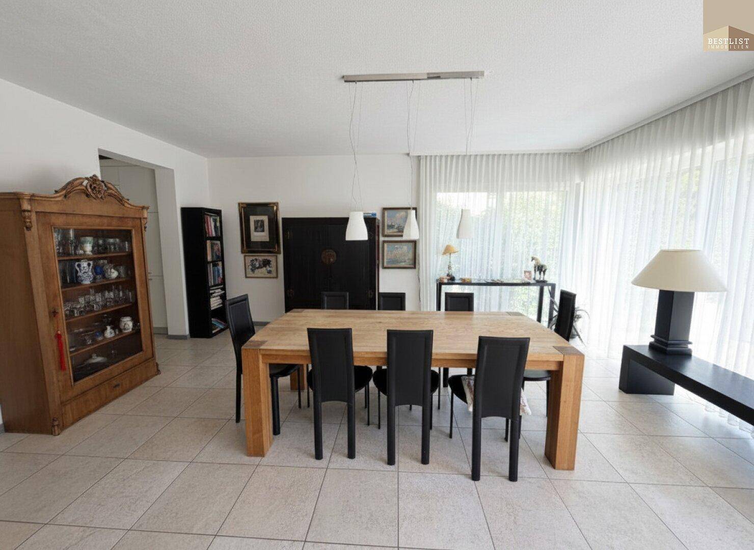 Moderne Eleganz trifft Naturidylle – energieeffizientes Einfamilienhaus mit großzügiger Terrasse in der Hinterbrühl - Mehr
