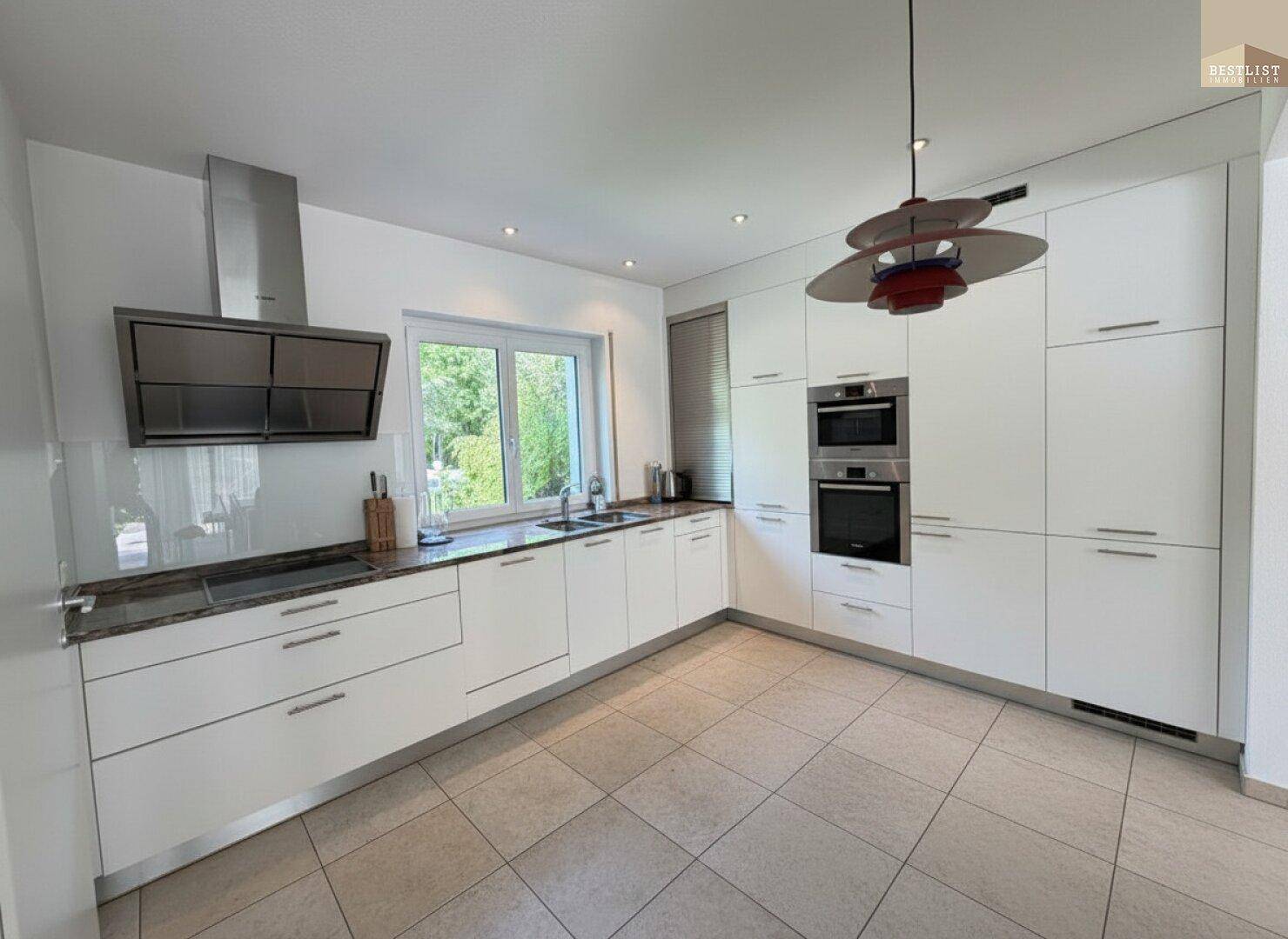 Moderne Eleganz trifft Naturidylle – energieeffizientes Einfamilienhaus mit großzügiger Terrasse in der Hinterbrühl - Ansicht 3