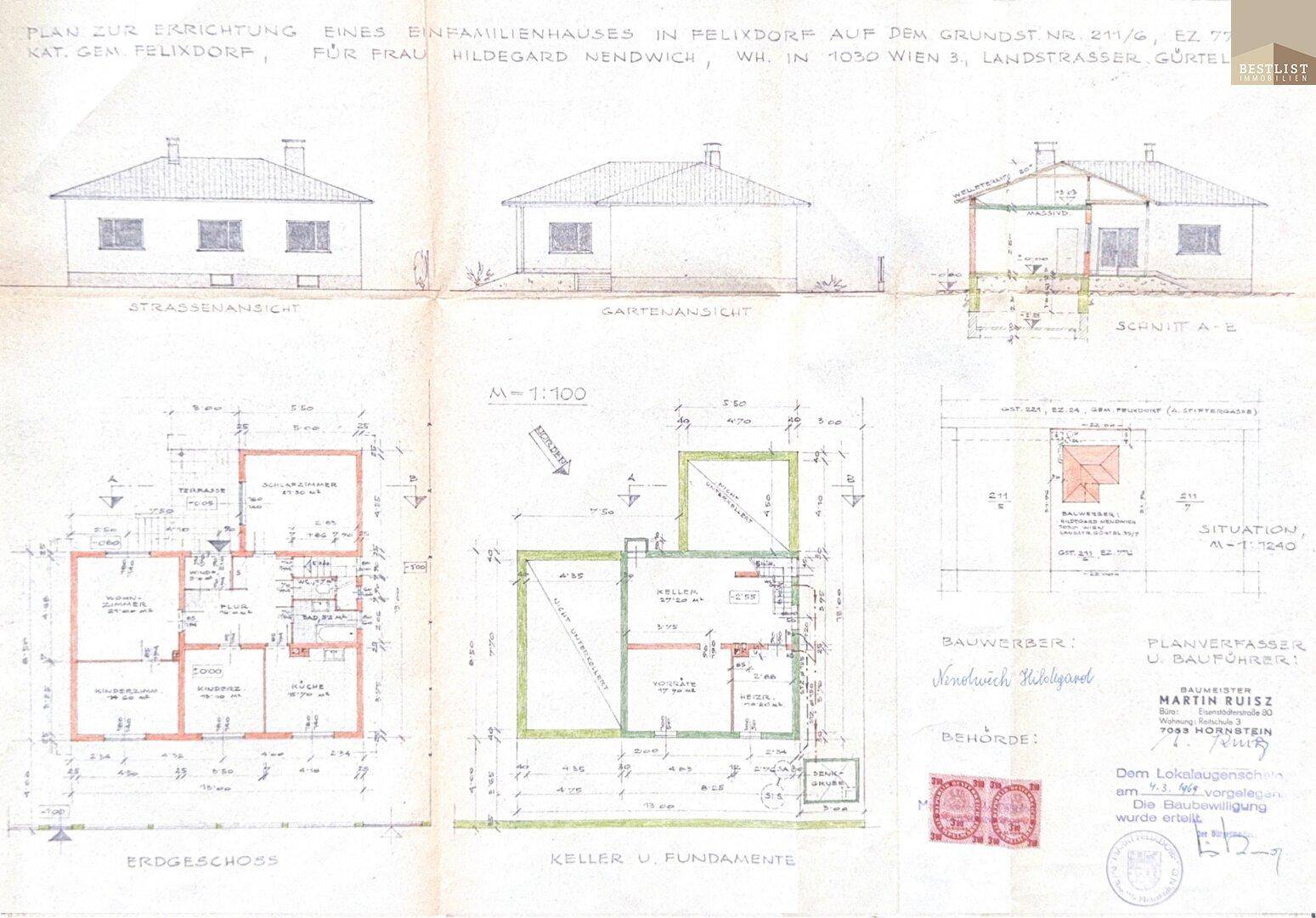 Historischer Bauplan eines Einfamilienhauses mit Grundrissen und Ansichten in Schwarz-Weiß.