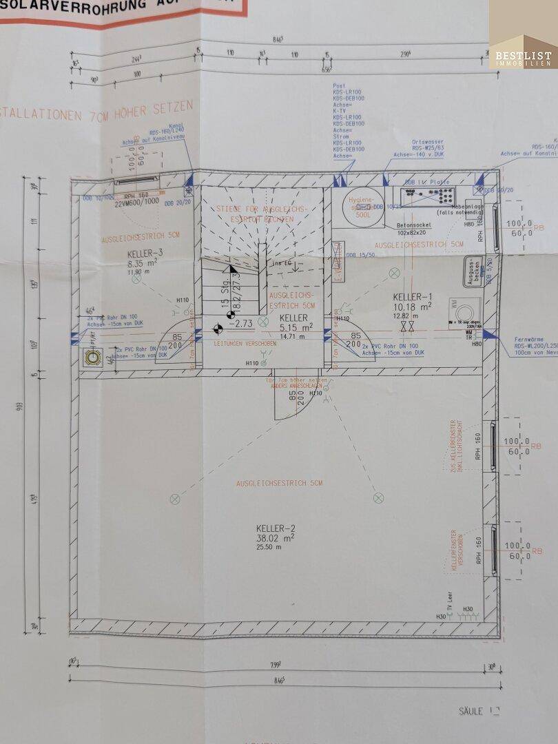 Grundriss des Kellergeschosses mit mehreren Abstellräumen und Technikbereichen.