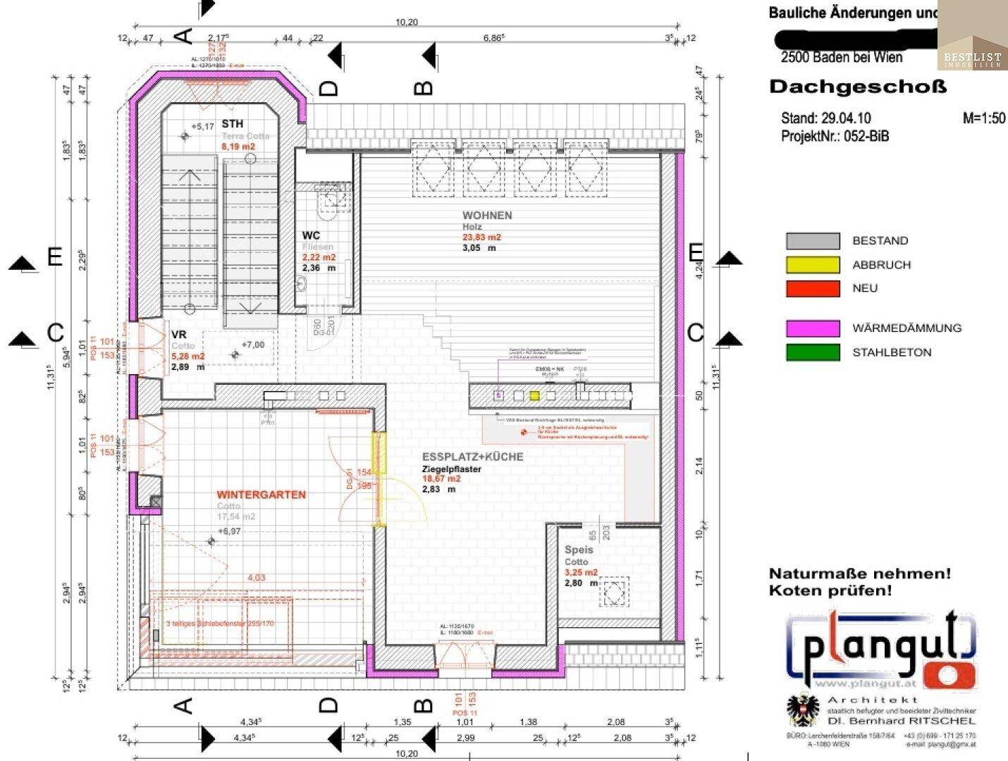 Grundriss des Dachgeschosses mit Wohnbereich, Essplatz, Küche und Wintergarten.