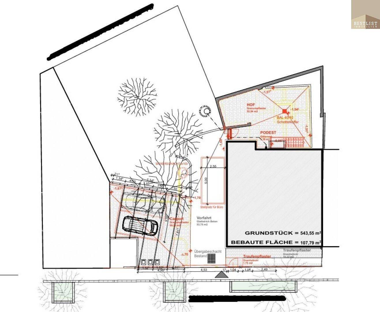 Lageplan des Grundstücks mit Carport, Hof und Podestbereich.