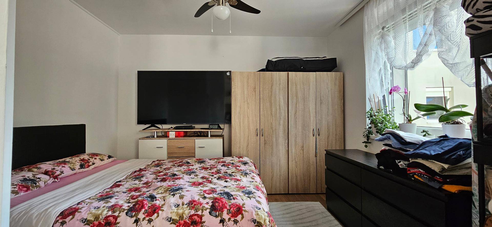 Schlafzimmer 1