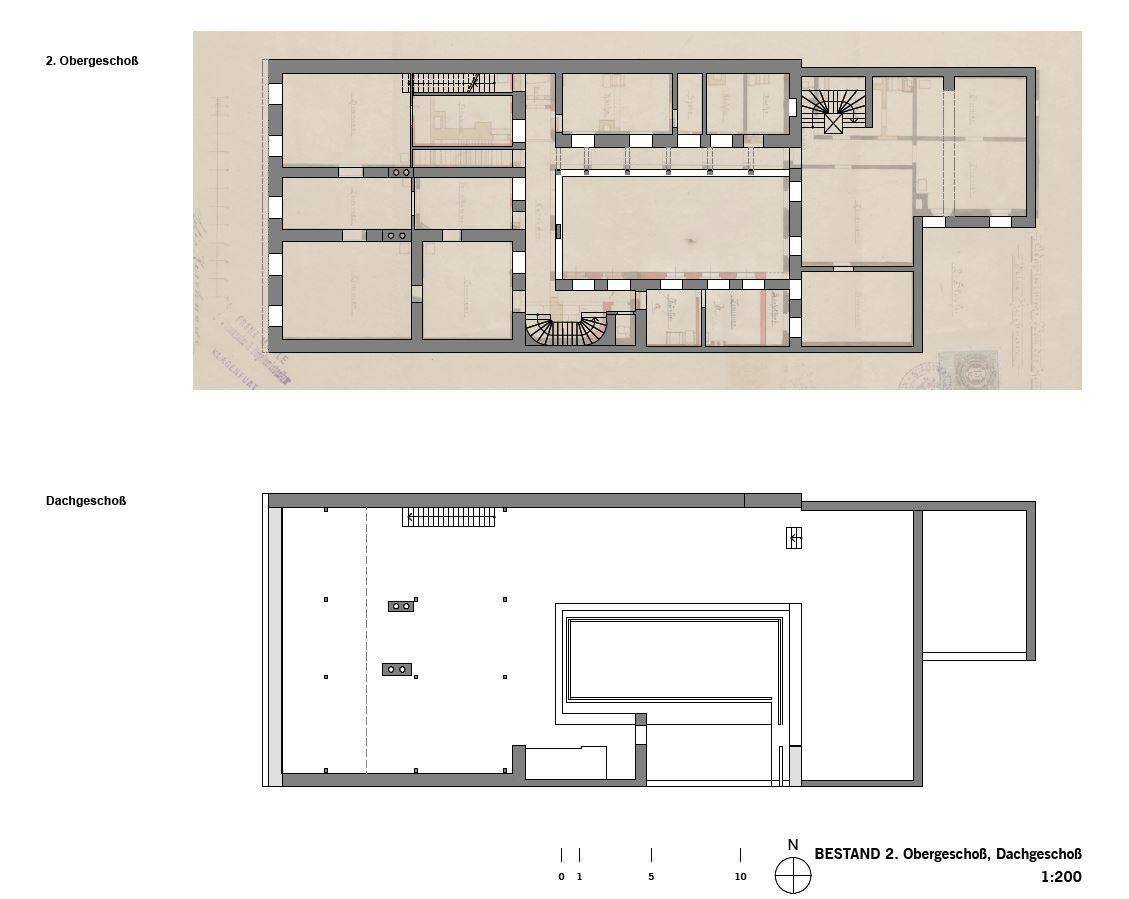 Grundriss des zweiten Obergeschosses und Dachgeschosses mit mehreren Räumen und einem Balkon.