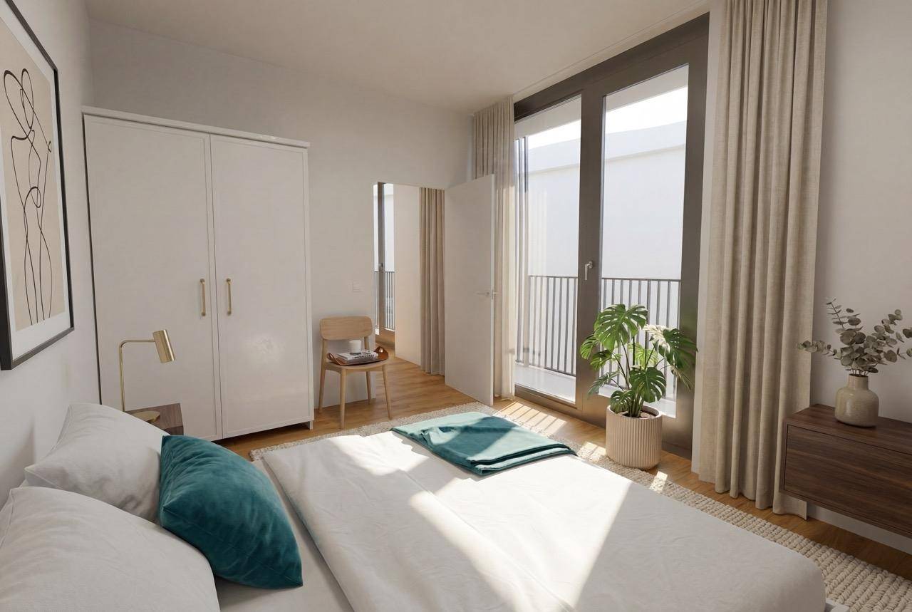 Modernes Schlafzimmer mit Holzboden, Kleiderschrank und direktem Zugang zu einem Balkon.