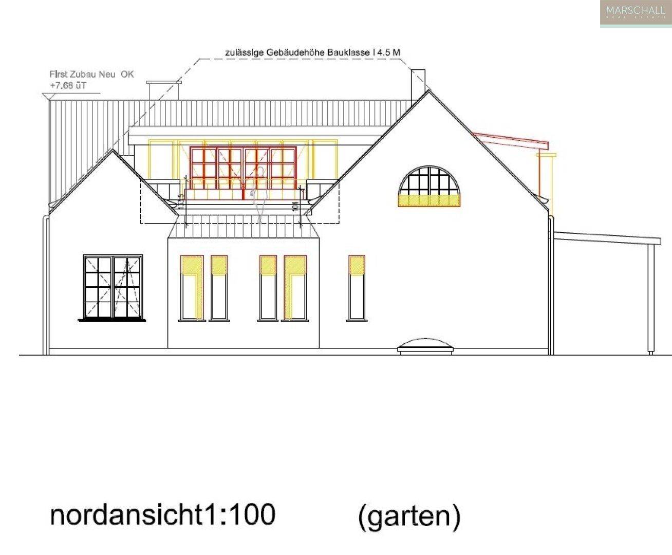Nordansicht des Gebäudes mit Blick auf den Gartenbereich, zeigt Fenster und Dachdetails.