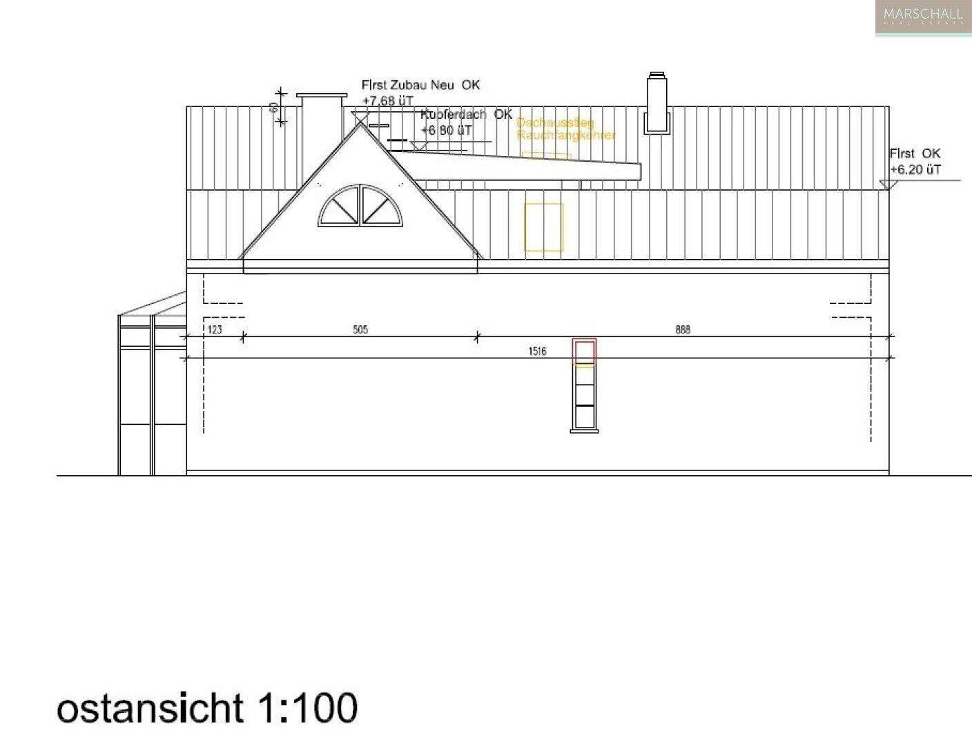 Ostansicht des Gebäudes mit Dachdetails und Fensteranordnung, eine klare architektonische Darstellung.