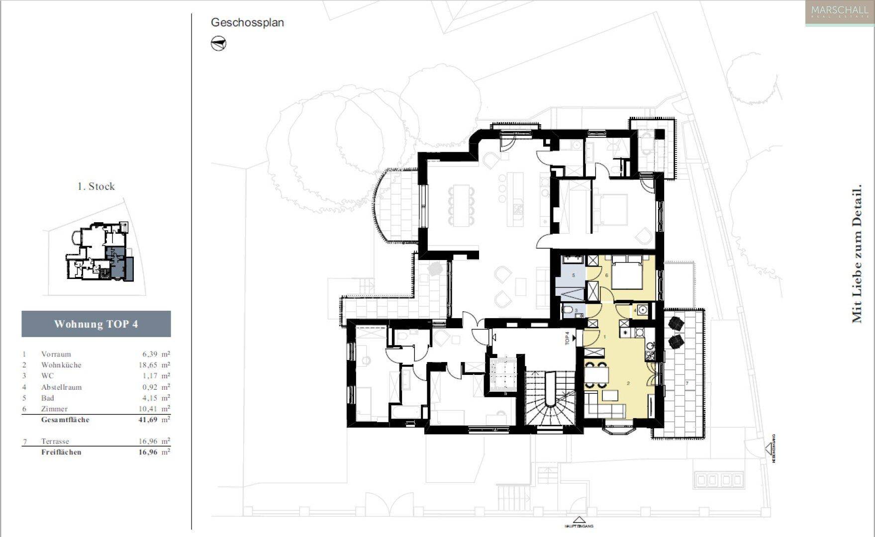 Detaillierter Geschossplan einer Wohnung im ersten Stock mit mehreren Zimmern und Terrasse.
