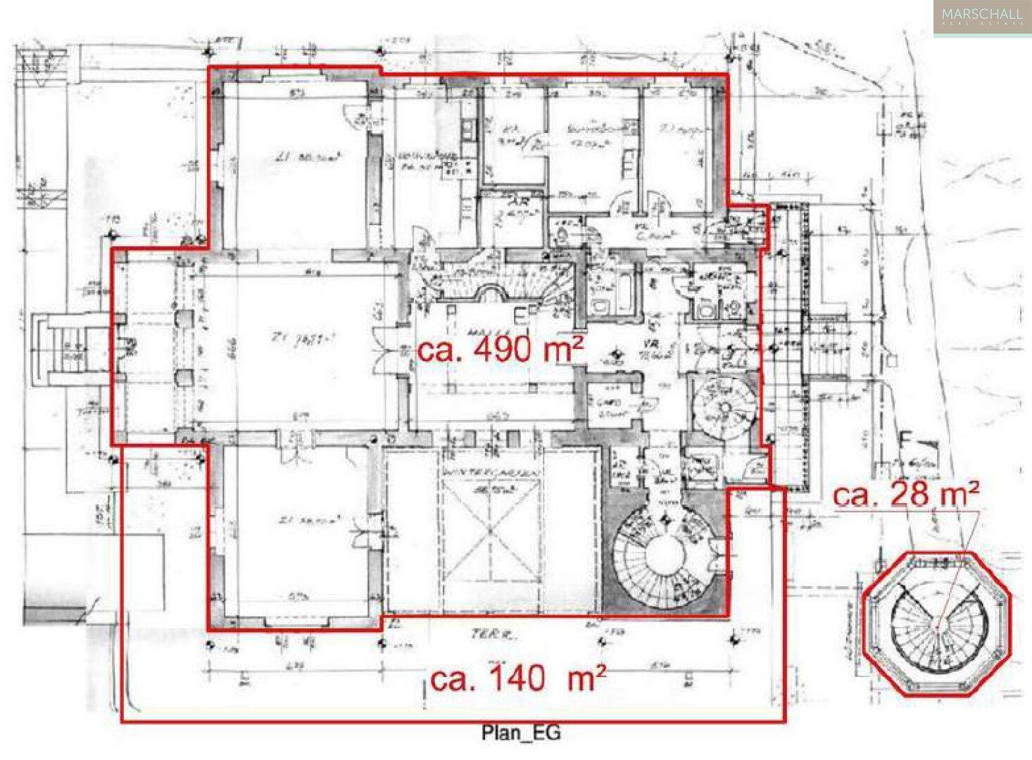 Grundriss des Erdgeschosses mit ca. 490 m² Wohnfläche und großzügiger Terrasse.