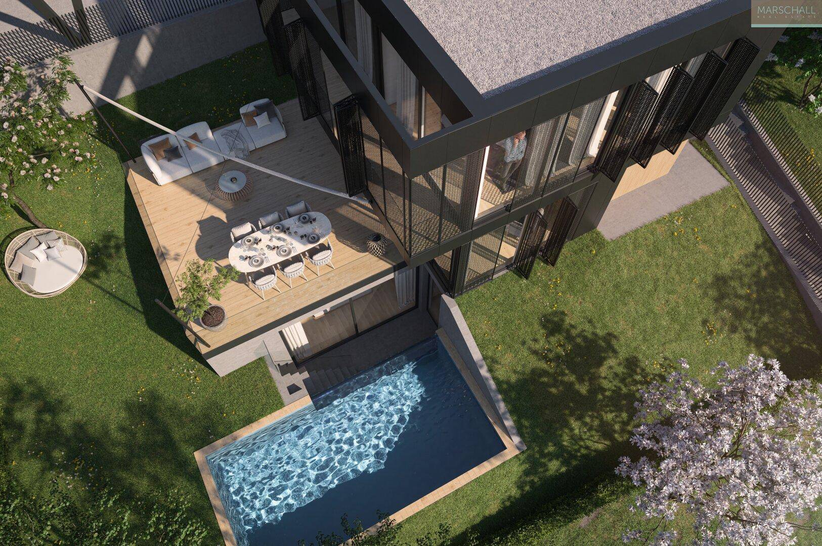 Vogelperspektive einer modernen Villa mit Holzterrasse, Lounge-Bereich und privatem Swimmingpool.