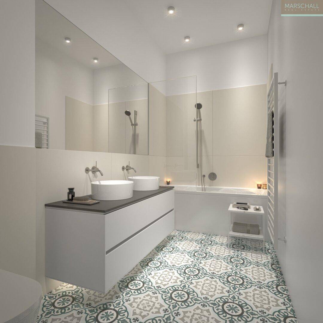 Modernes Badezimmer mit Doppelwaschbecken, Badewanne mit Duschbereich und gemusterten Bodenfliesen.