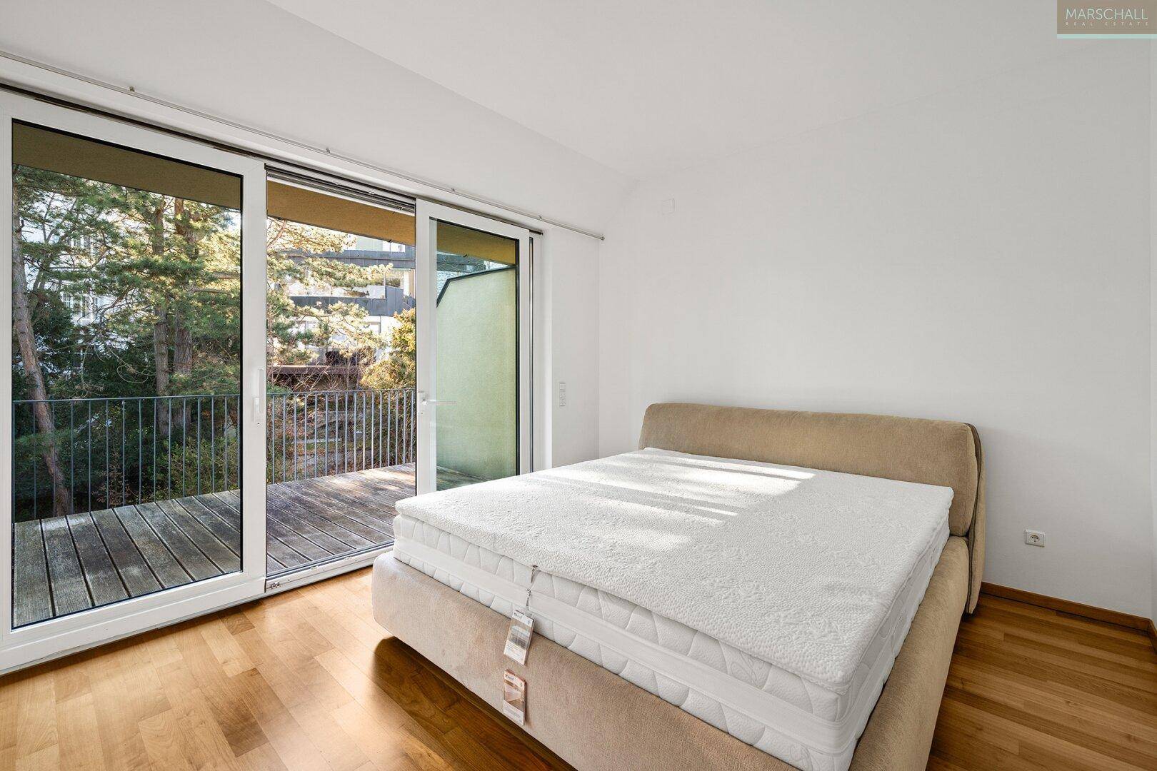 Masterbedroom mit S/W-Terrasse