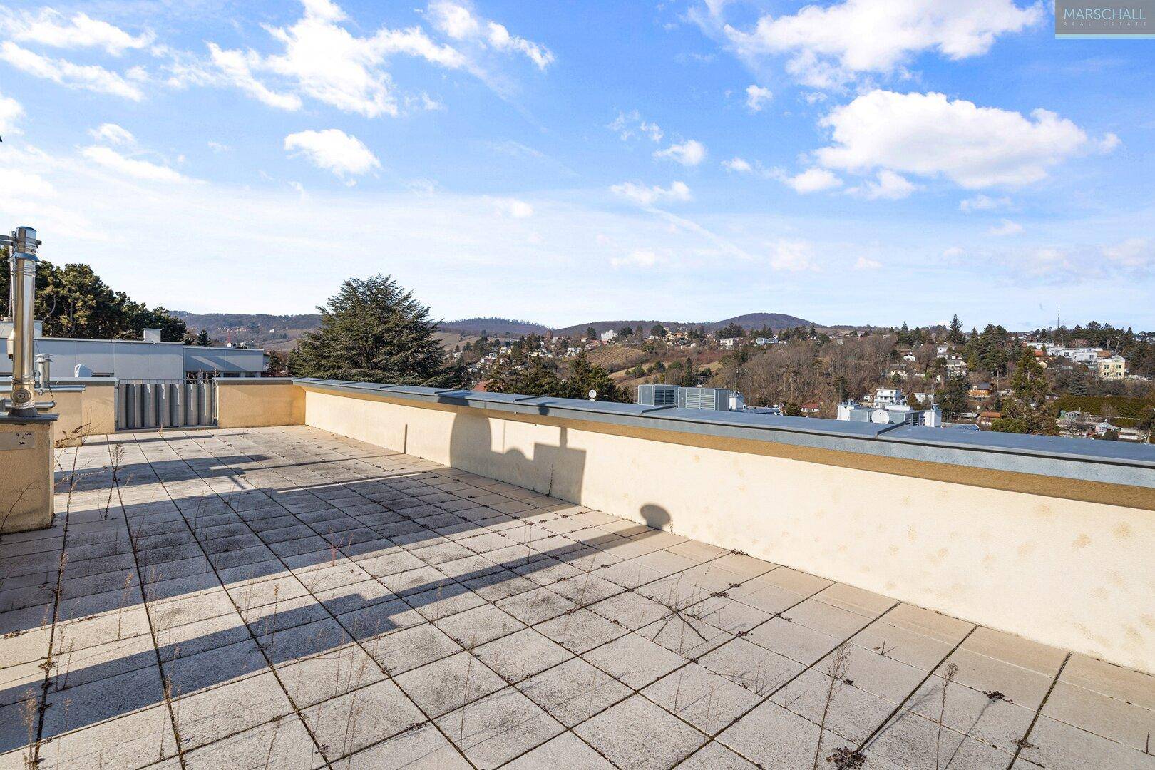 Dachterrasse mit Blick auf die Weinberge