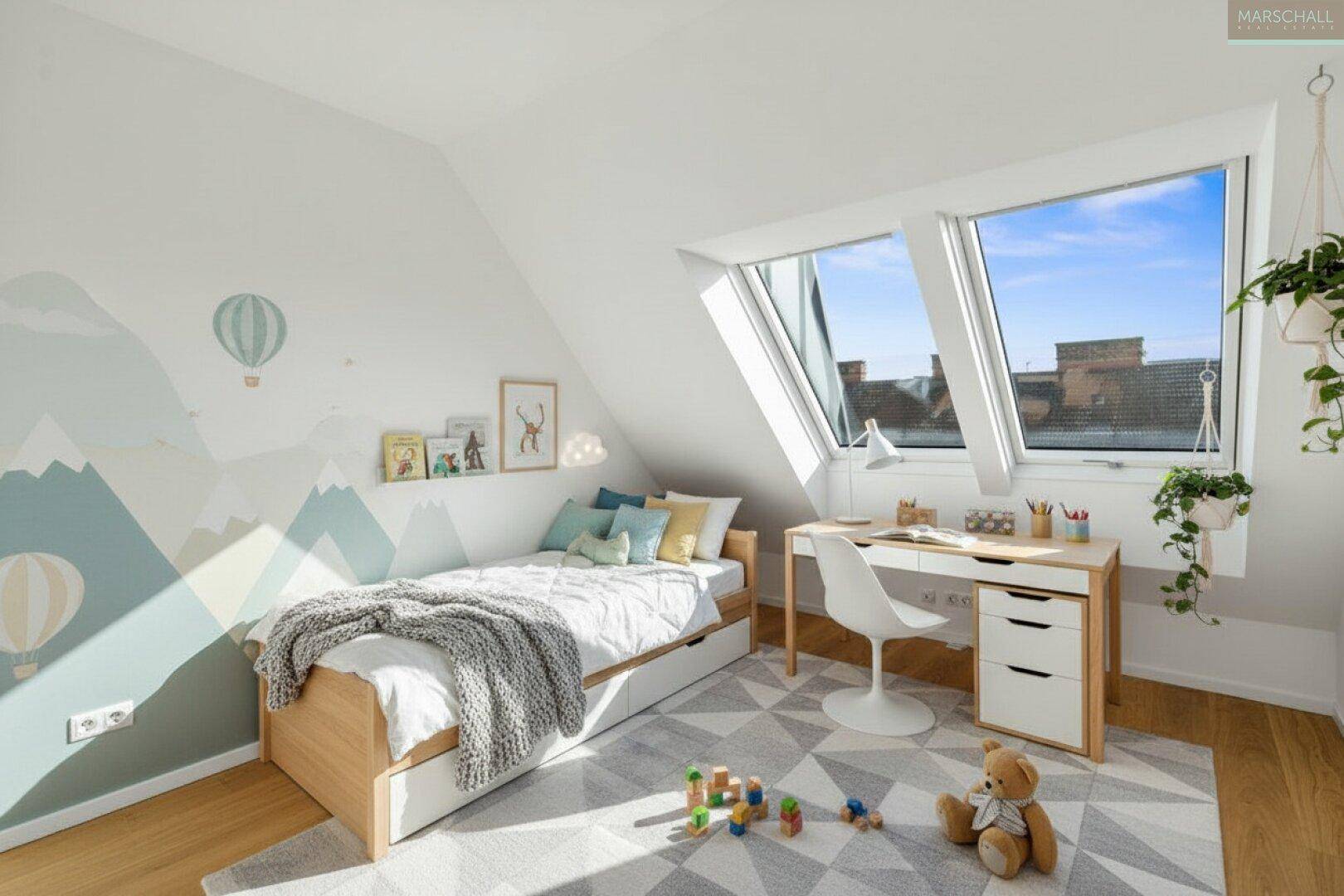 Kinderzimmer mit spielerischer Wandgestaltung, Dachfenstern und Holzboden, ideal für junge Bewohner.