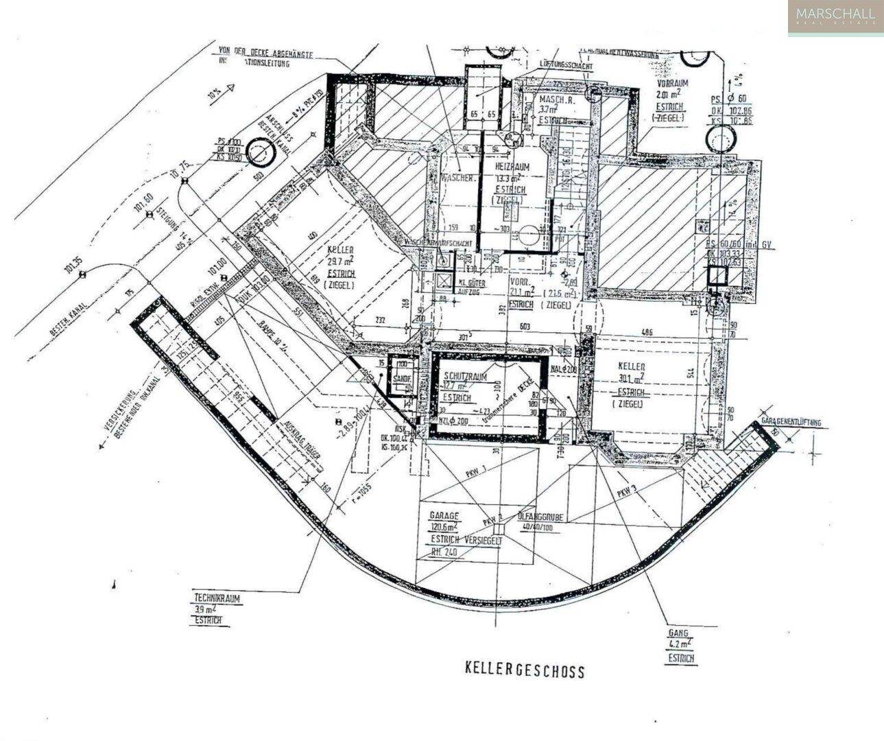 Grundriss des Kellergeschosses mit Garage, Kellerräumen und Technikräumen.