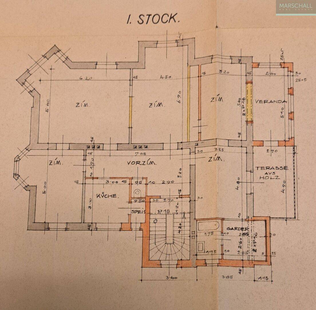 Grundriss des ersten Stocks mit Zimmern, Küche, Veranda und einer Terrasse.