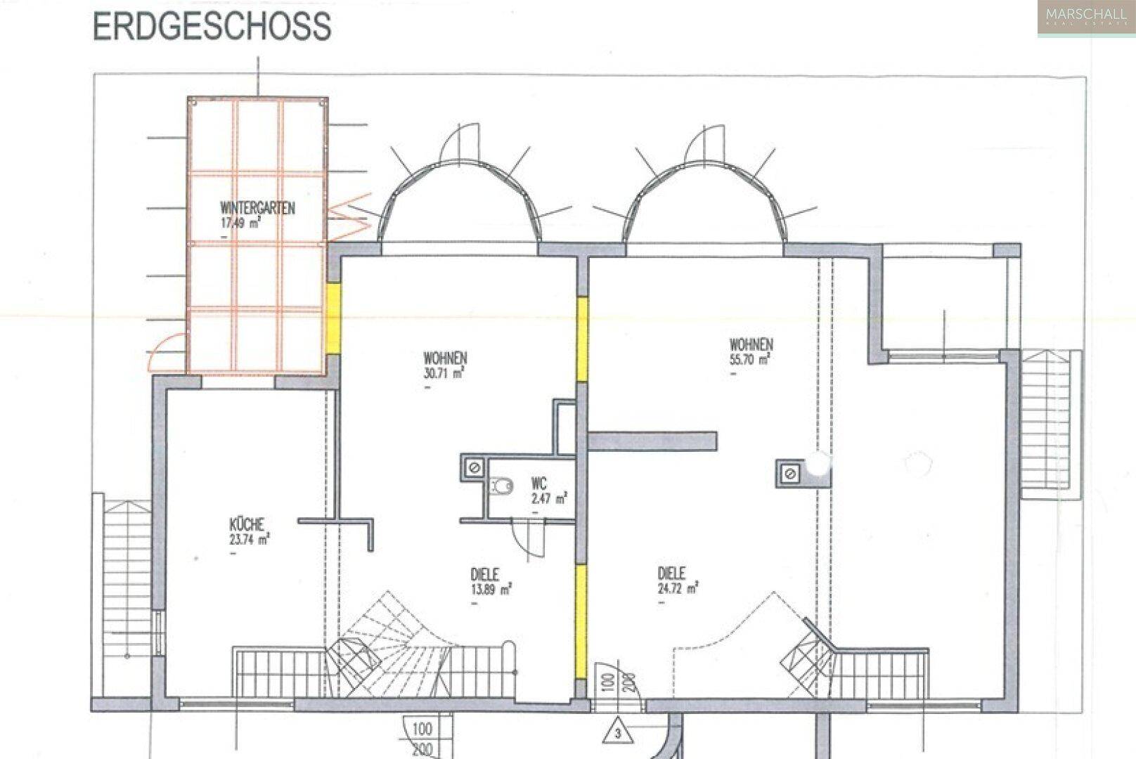 Grundriss des Erdgeschosses mit Wohnbereichen, Küche, Diele, WC und einem Wintergarten.