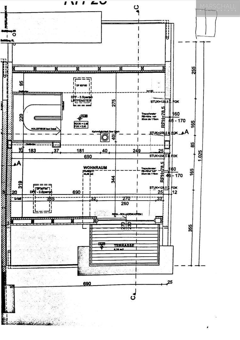 Grundriss mit hellem Wohnraum, großen Fenstern und Zugang zu einer geräumigen Terrasse.