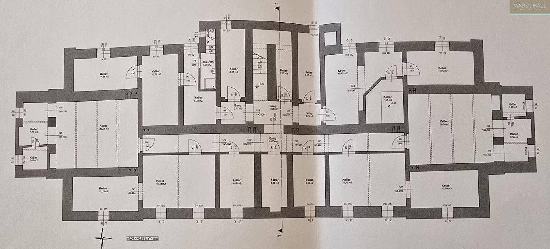 Grundriss des Kellergeschosses mit mehreren Kellerräumen und Abstellflächen für jede Einheit.