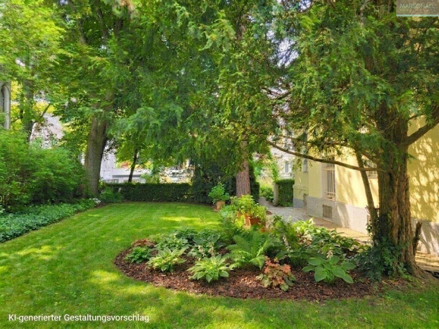 Gepflegter Gartenbereich mit Rasenfläche, Blumenbeeten und altem Baumbestand.