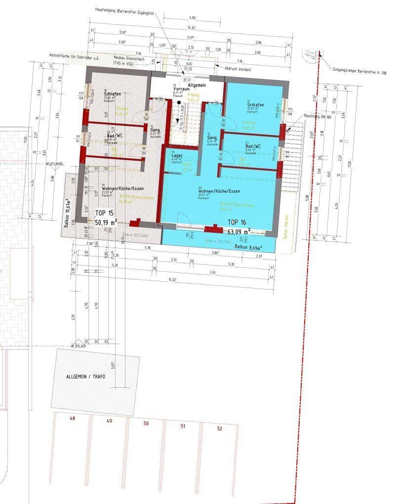 Grundrissplan zeigt zwei Wohneinheiten mit Schlafzimmern, Bädern und Balkonzugang.
