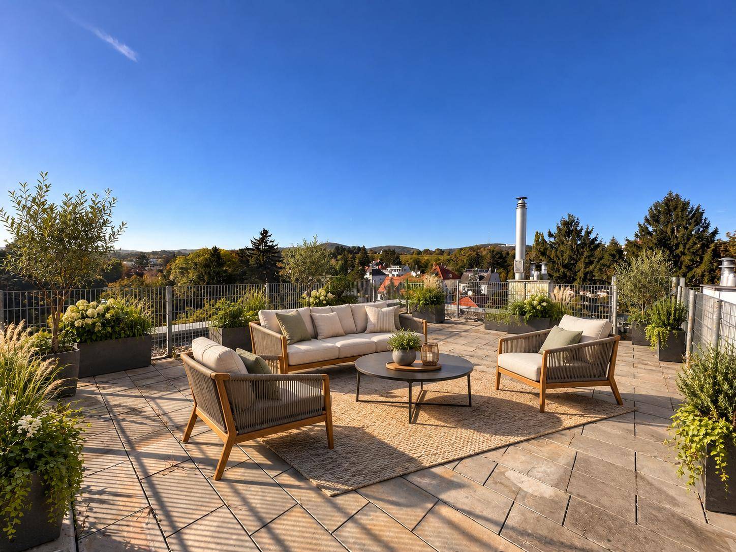 Einladende Dachterrasse mit stilvoller Lounge