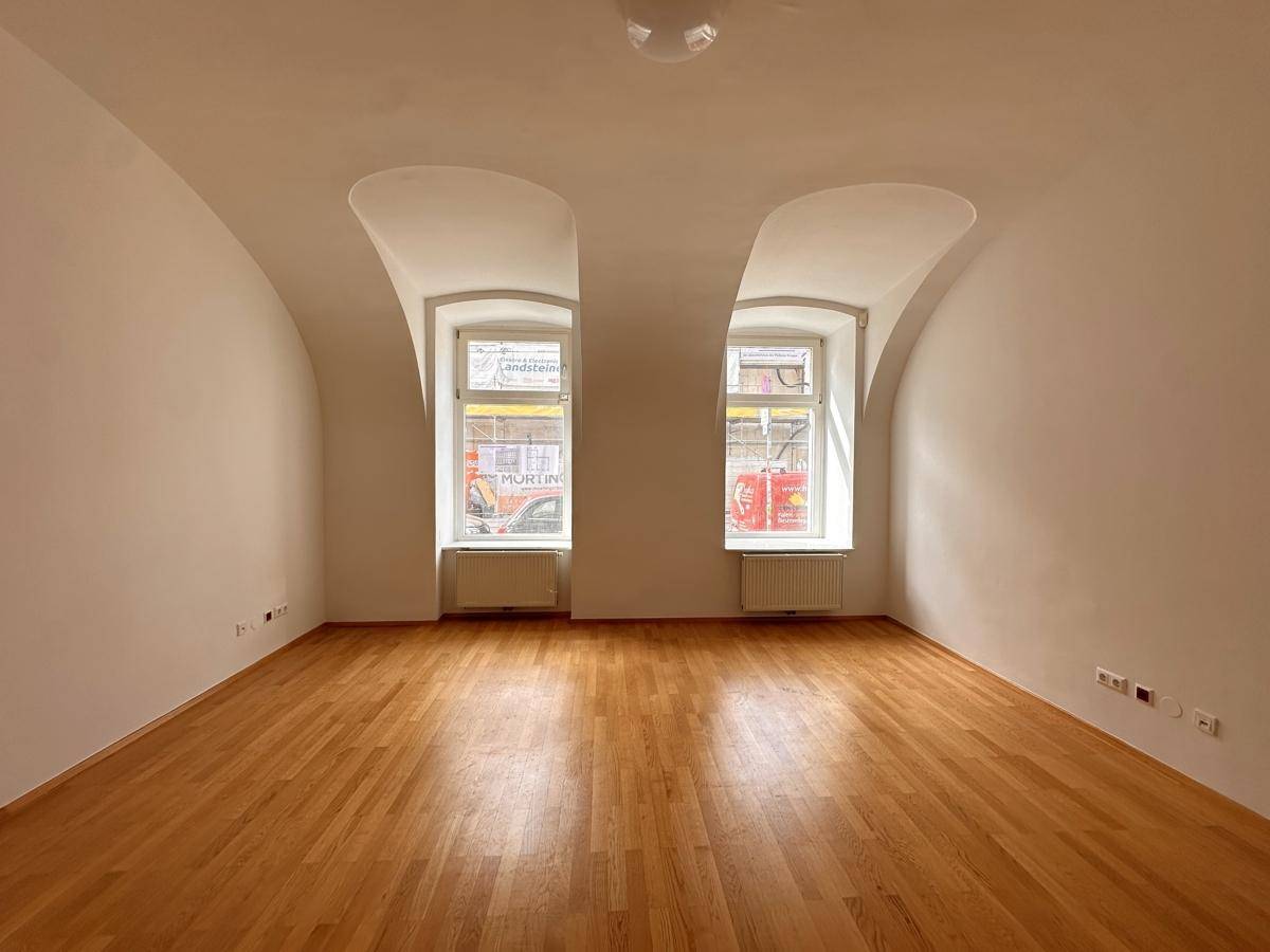 Büro mit straßenseitigem Zugang – pohled 4