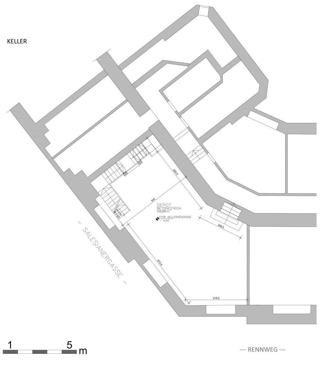 Grundriss des Kellergeschosses mit einem Depotbereich und Zugang über Treppen.