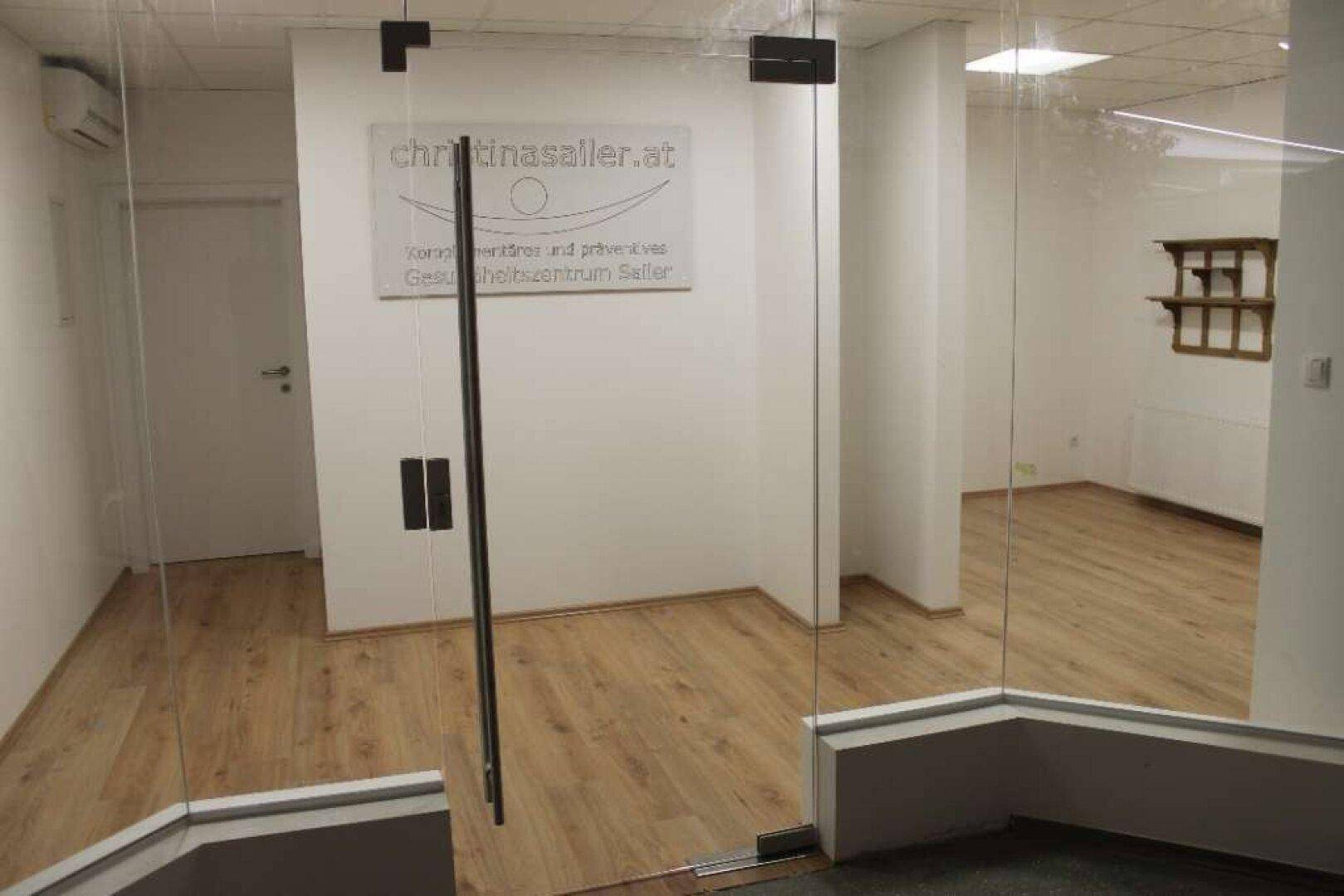 Repräsentativer Firmenstandort im Business-Park, moderne klimatisierte Ordinations-Praxis-Bürofläche, Parkplätze - Ansicht 5