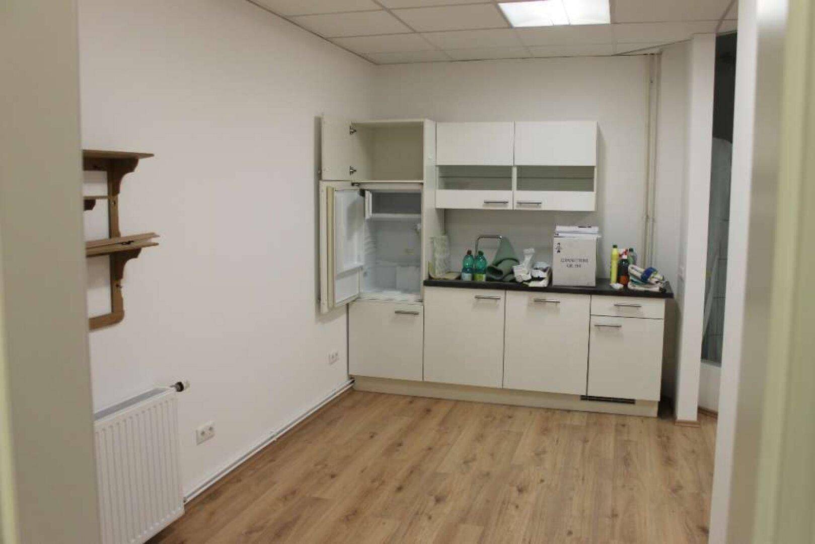 Repräsentativer Firmenstandort im Business-Park, moderne klimatisierte Ordinations-Praxis-Bürofläche, Parkplätze - Mehr