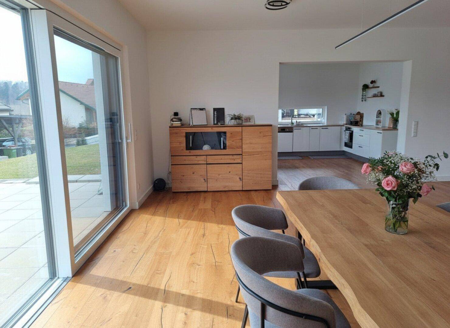 Ländliche Familienidylle -moderner Bungalow mit KOMFORT, sonnige Lage-große Terrasse, Garten und Doppelgarage - Widok 6