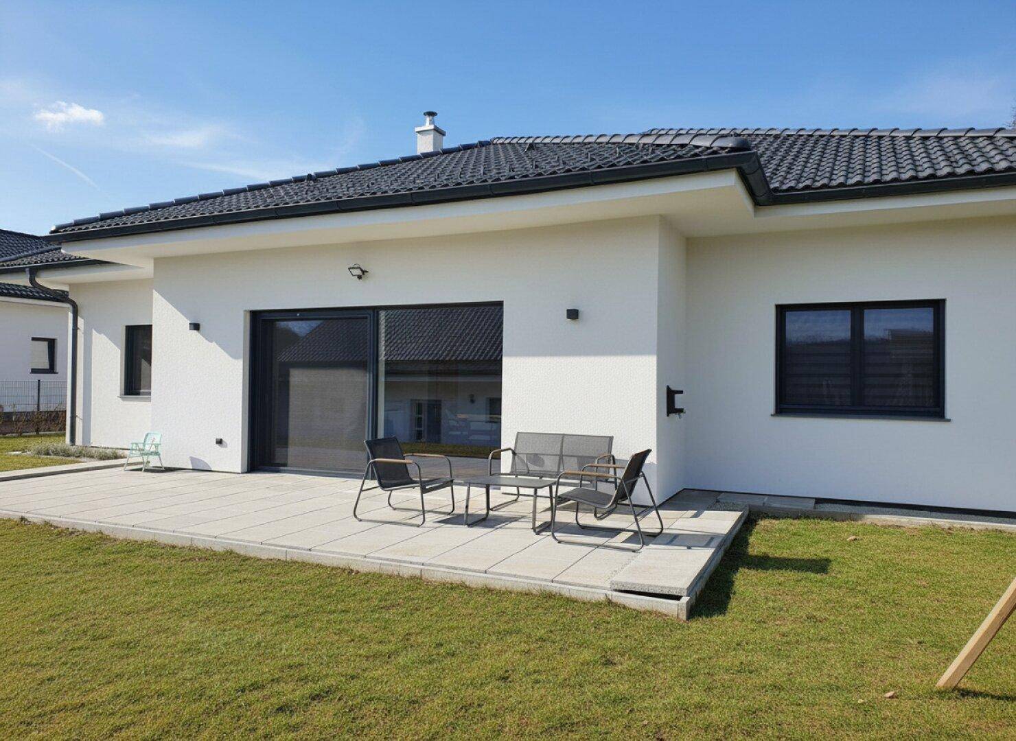 Ländliche Familienidylle -moderner Bungalow mit KOMFORT, sonnige Lage-große Terrasse, Garten und Doppelgarage - Widok 3