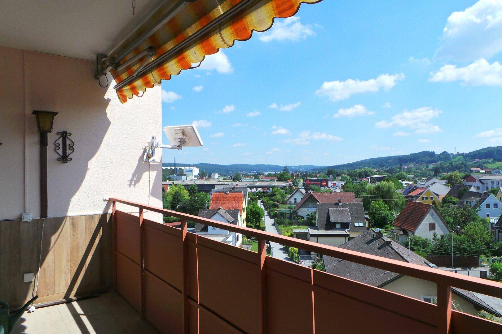 SONNIG-NATURNAH-STADTNAH, gepflegte 3 ZI mit Loggia 5./ letzter Stock-wunderschöne Aussichtslage/Garage, Allg.Garten - Ansicht 4