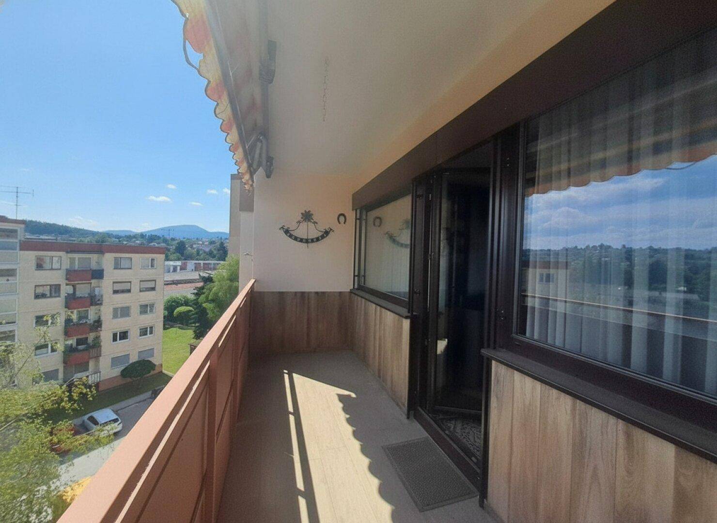 SONNIG-NATURNAH-STADTNAH, gepflegte 3 ZI mit Loggia 5./ letzter Stock-wunderschöne Aussichtslage/Garage, Allg.Garten - Ansicht 3