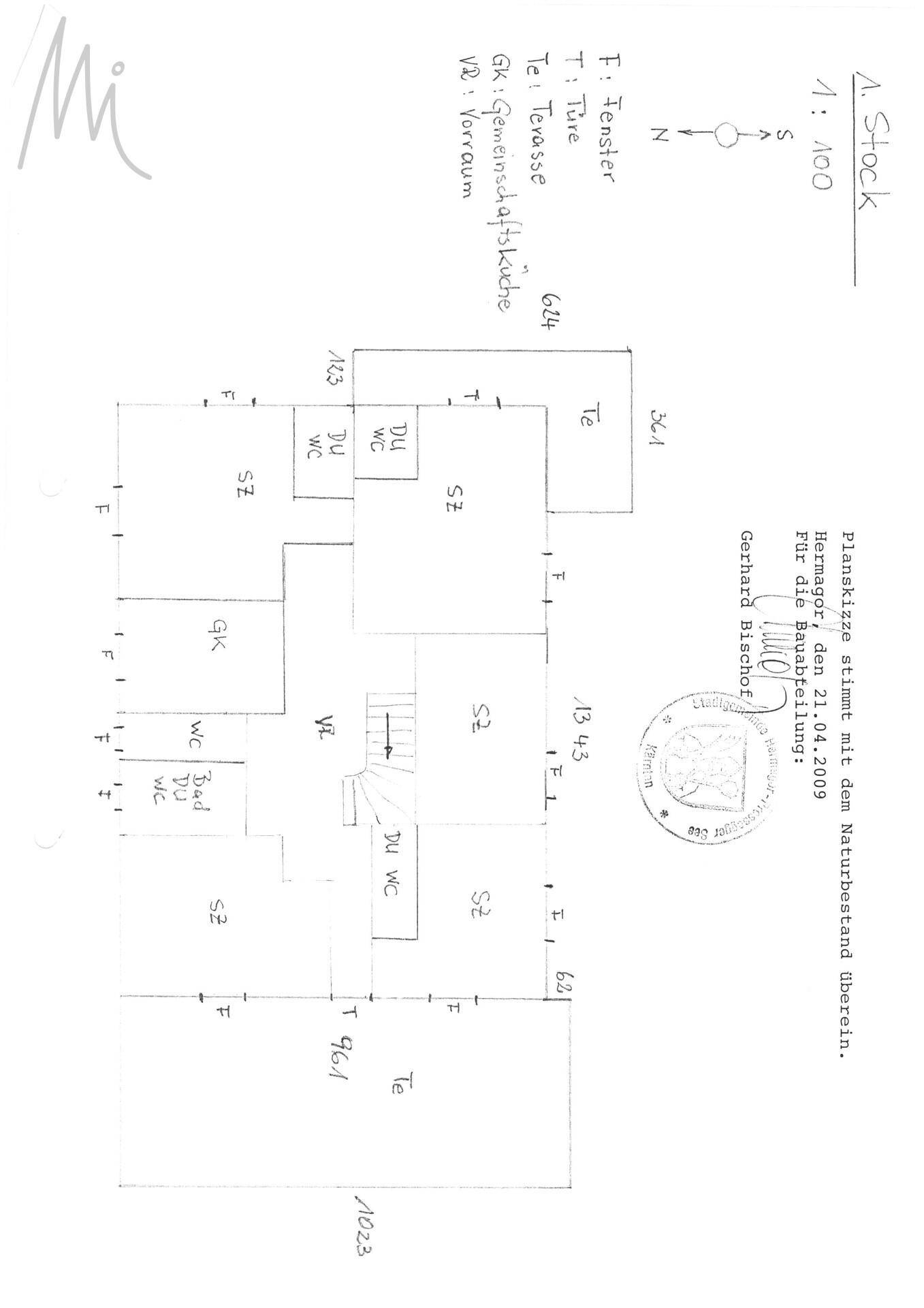 Grundriss des ersten Stocks mit mehreren Schlafzimmern, Bädern und Terrassen.