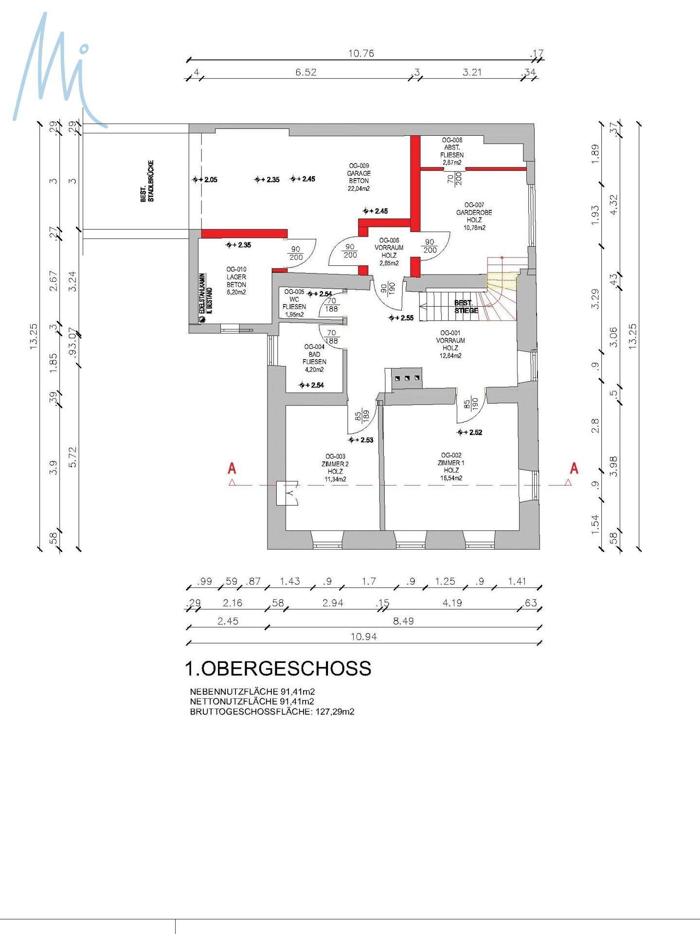 Grundriss des ersten Obergeschosses mit Schlafzimmern und Balkon.