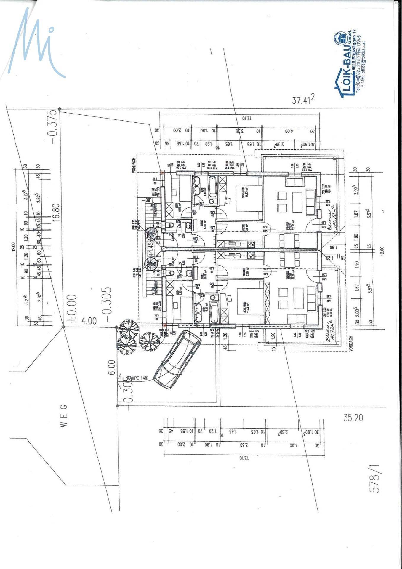 Grundrissplan des Erdgeschosses mit Zimmeraufteilung und Außenbereich.