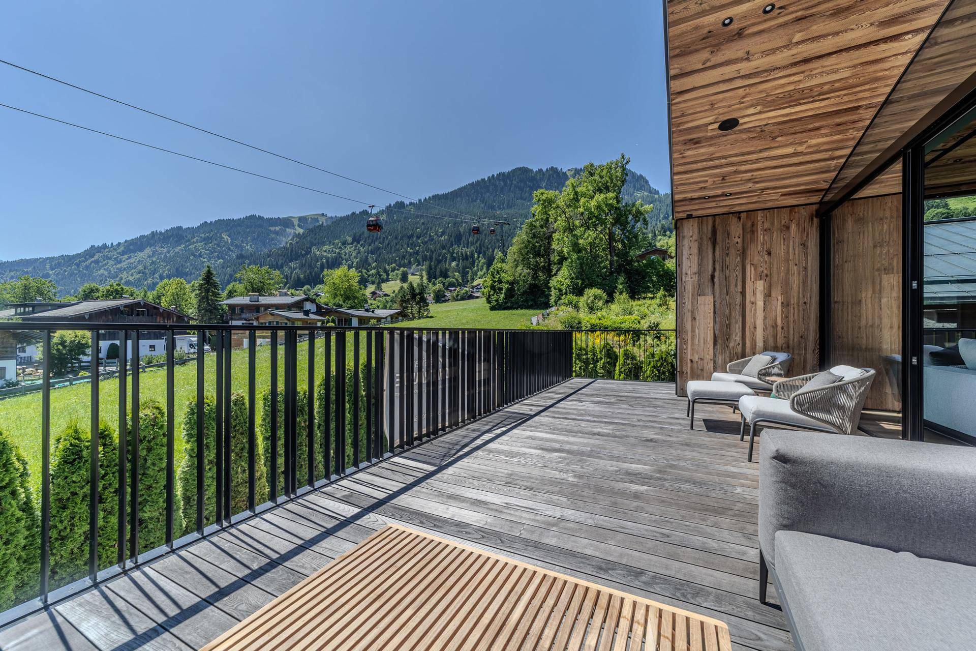 _22A2052-HDR