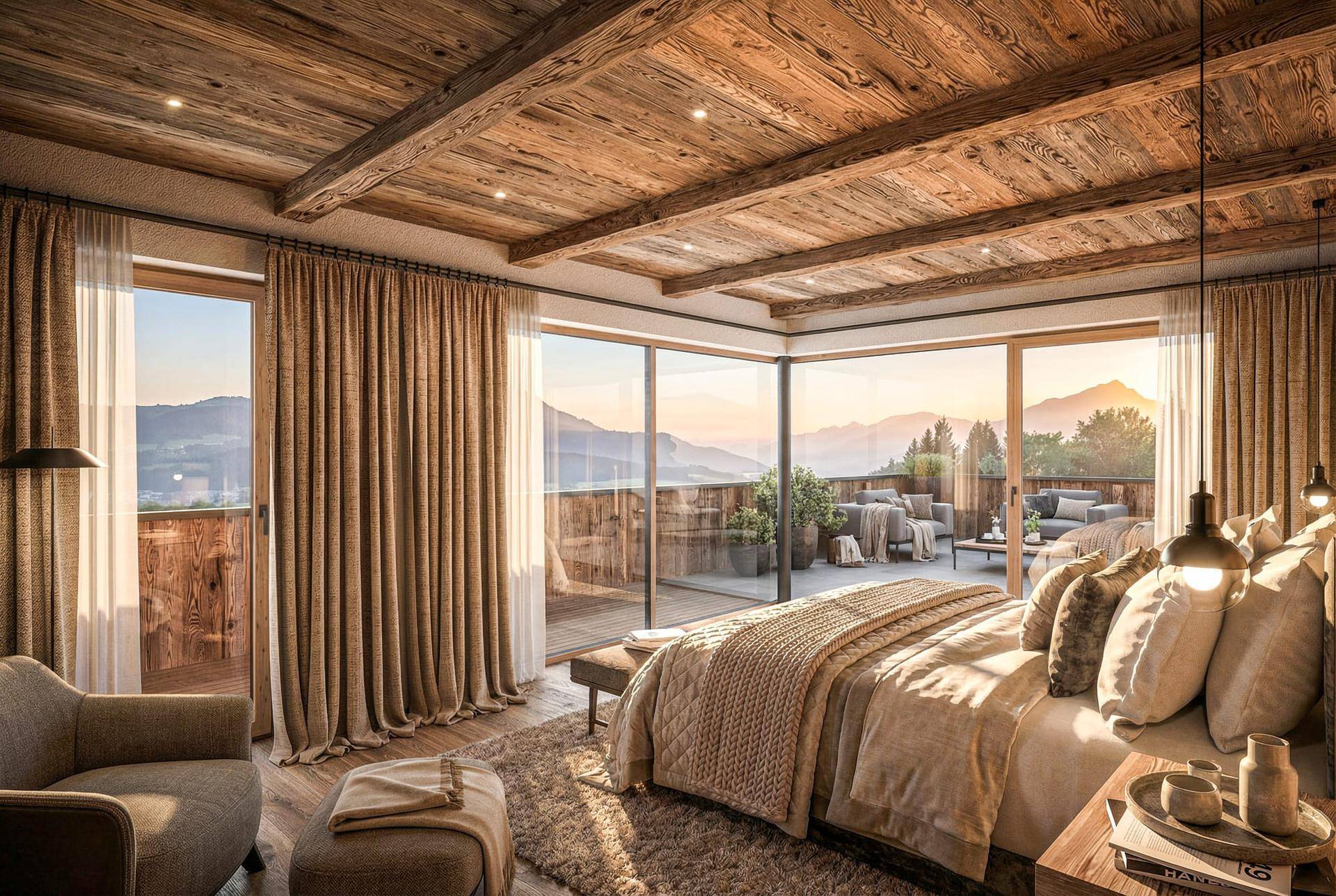 Gemütliches Schlafzimmer mit Holzbalkendecke, Balkonzugang und weitem Blick auf die umliegende Berglandschaft.