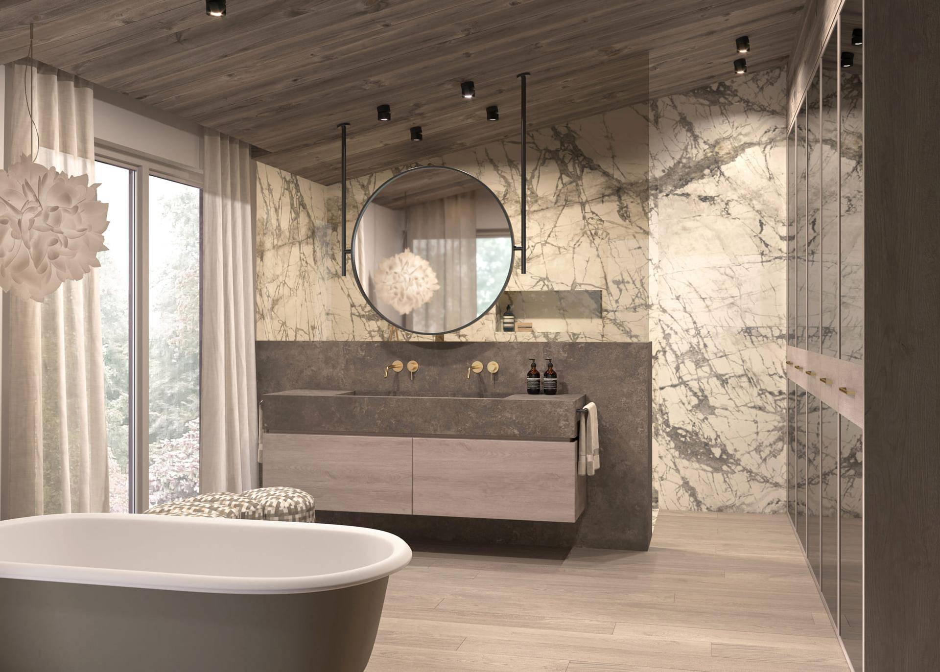 Luxuriöses Badezimmer mit freistehender Badewanne, Doppelwaschbecken und Marmorwand.