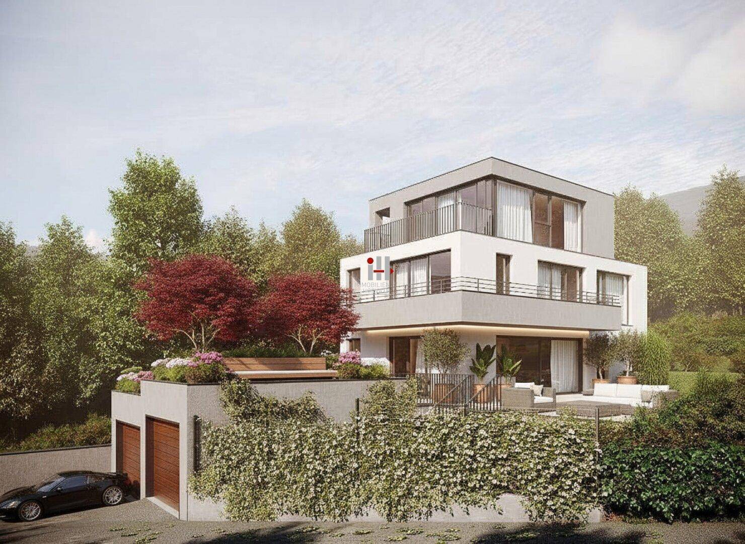 Moderne Architektur der Villa mit integrierter Doppelgarage und gepflegter Außenanlage.