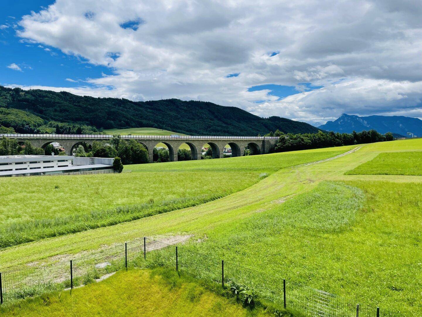 Starterbüro - Blick ins Grüne - nahe Autobahnauffahrt Eugendorf – pohled 2
